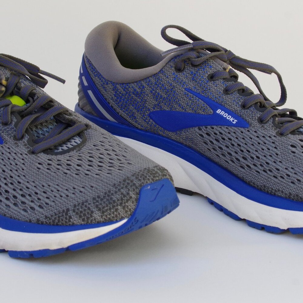 Brooks Ghost Gray/Blue Athletic Shoe Size 9.5 Great Condition